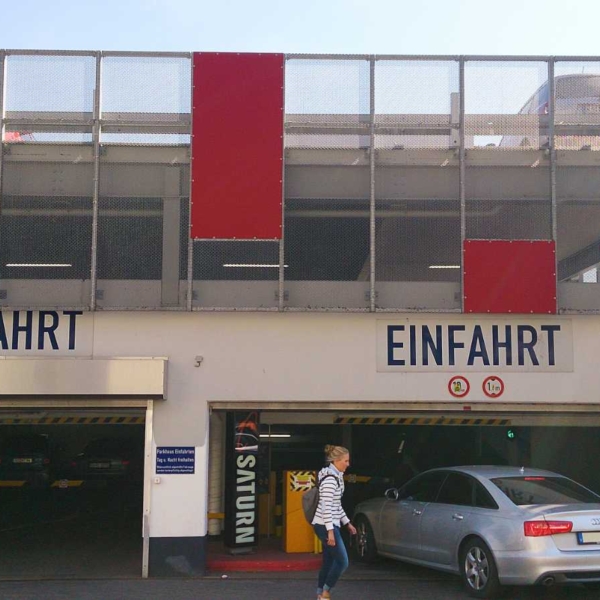 06 - Pfosten-Riegelfassade, Stahl verzinkt, Füllung Steckmetall und Trespa (Göttingen)