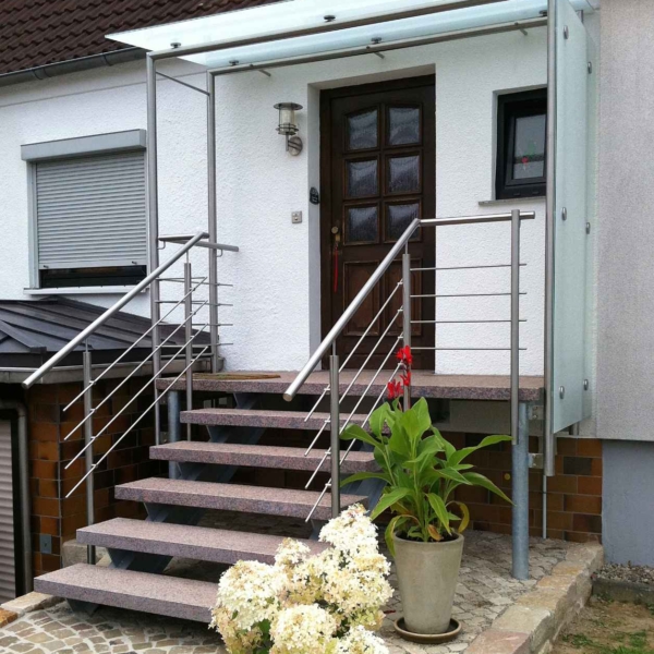 08 - Edelstahl-Vordach mit Windschutz (Witzenhausen)