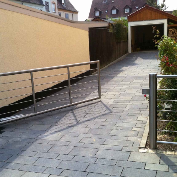 09 - Edelstahl-Drehtor mit automatischem Antrieb (Kassel)