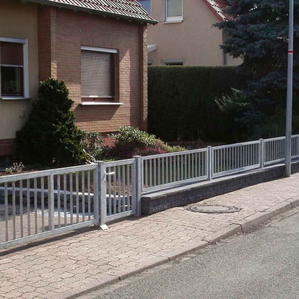 15 - Zaunanlage mit Hoftor und Pforte (Harste)